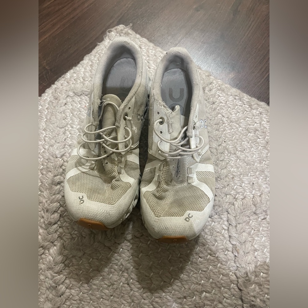 On Cloud Running Shoes – White/Gum – Size 8.5